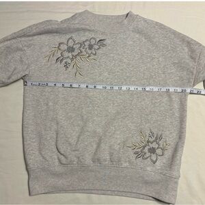 abercrombie kids Light Gray Sweatshirt with Subtle Gold Embroidery